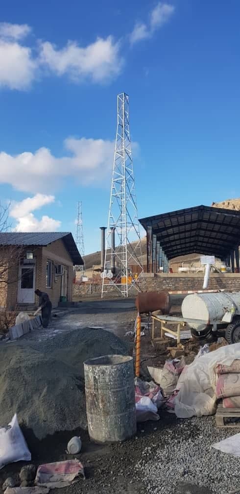 نمای عمودی دکل خودایستا روی سایت صنعتی کردستان