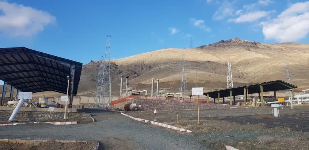 نمای دیگر از سایت صنعتی و دکل‌های خودایستا در کردستان